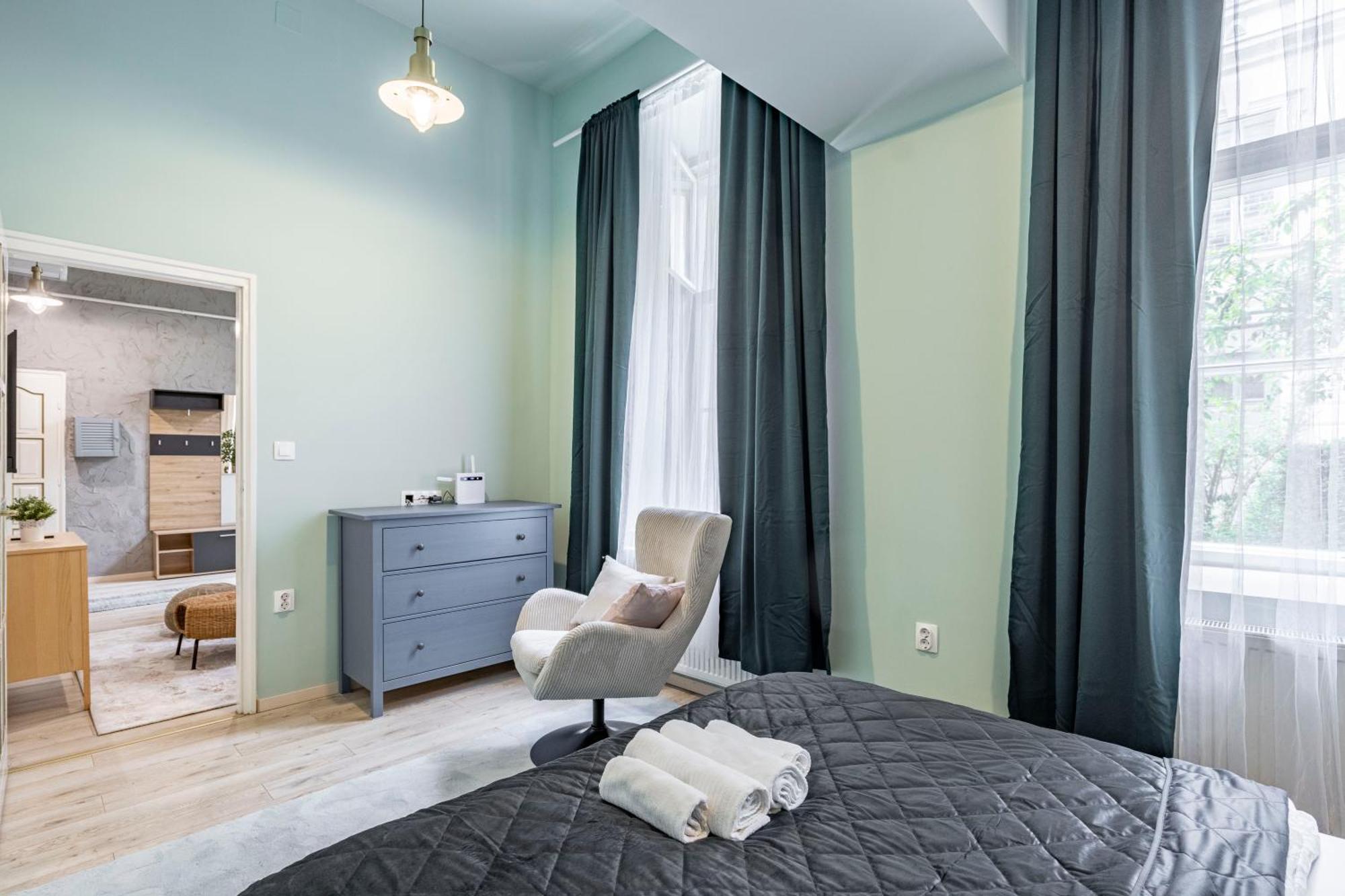 Hidden Gem With Terrace On The Andrassy Fashion Road Apartment Budapest Luaran gambar