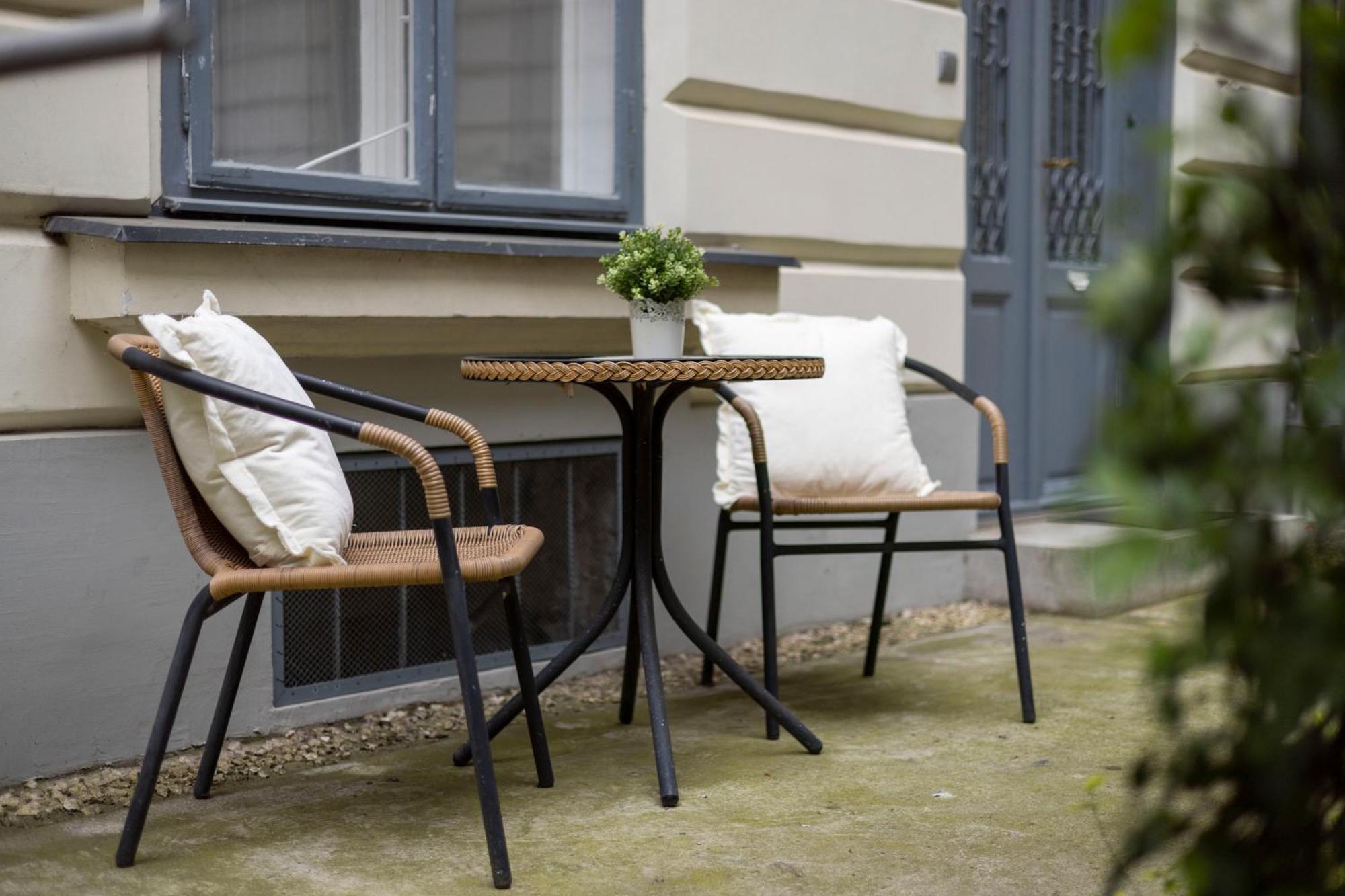 Hidden Gem With Terrace On The Andrassy Fashion Road Apartment Budapest Luaran gambar