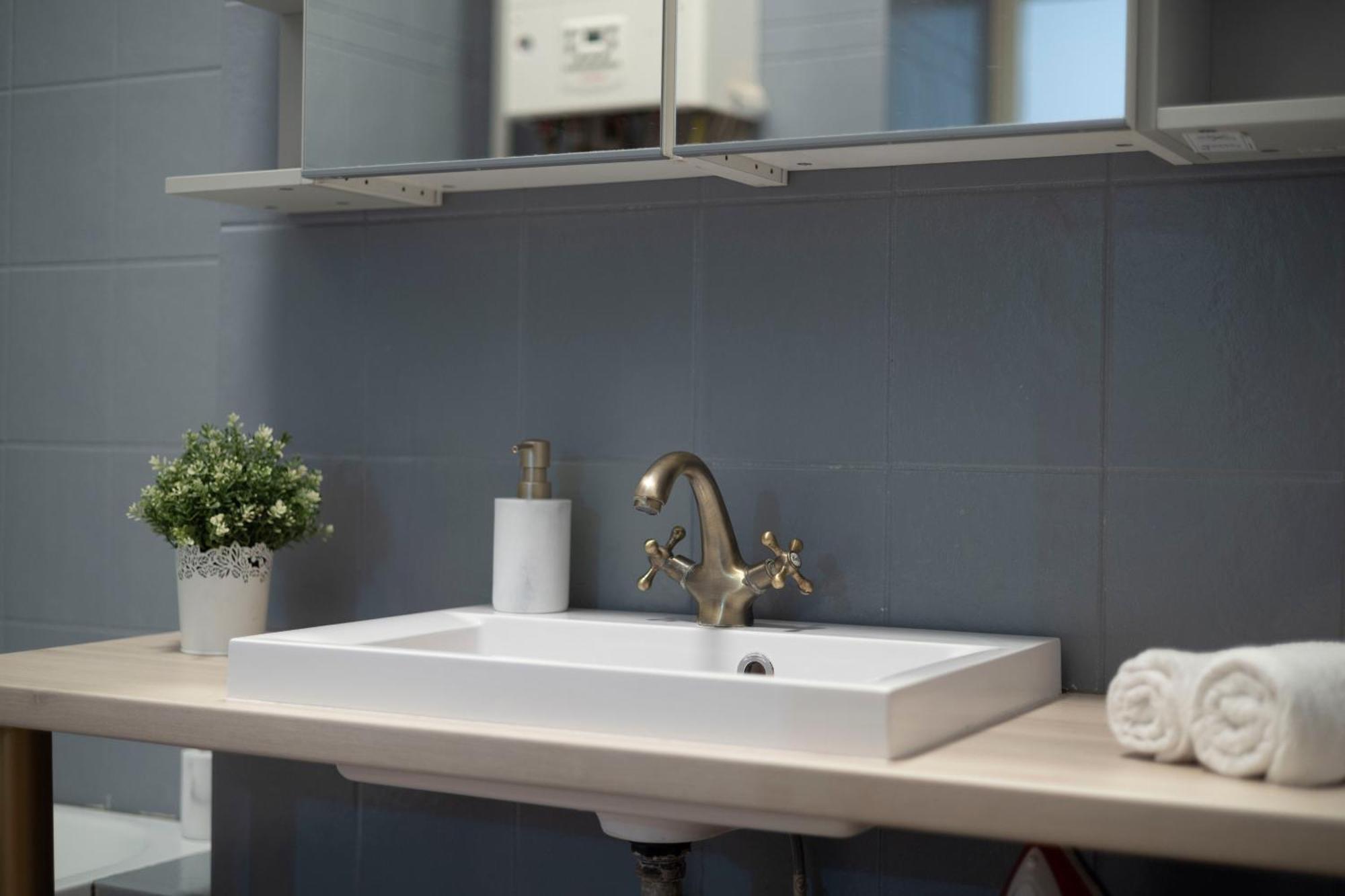 Hidden Gem With Terrace On The Andrassy Fashion Road Apartment Budapest Luaran gambar