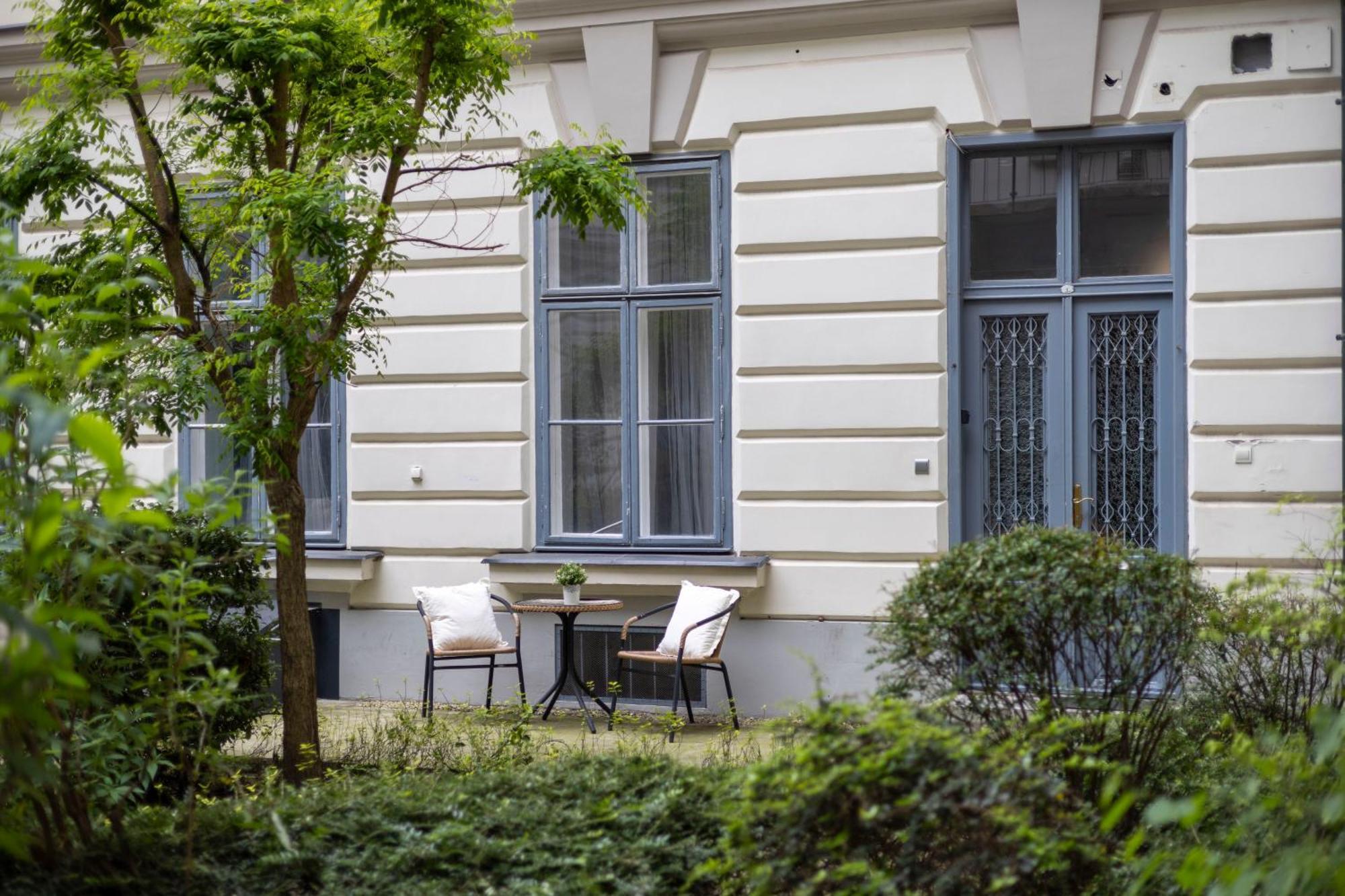 Hidden Gem With Terrace On The Andrassy Fashion Road Apartment Budapest Luaran gambar