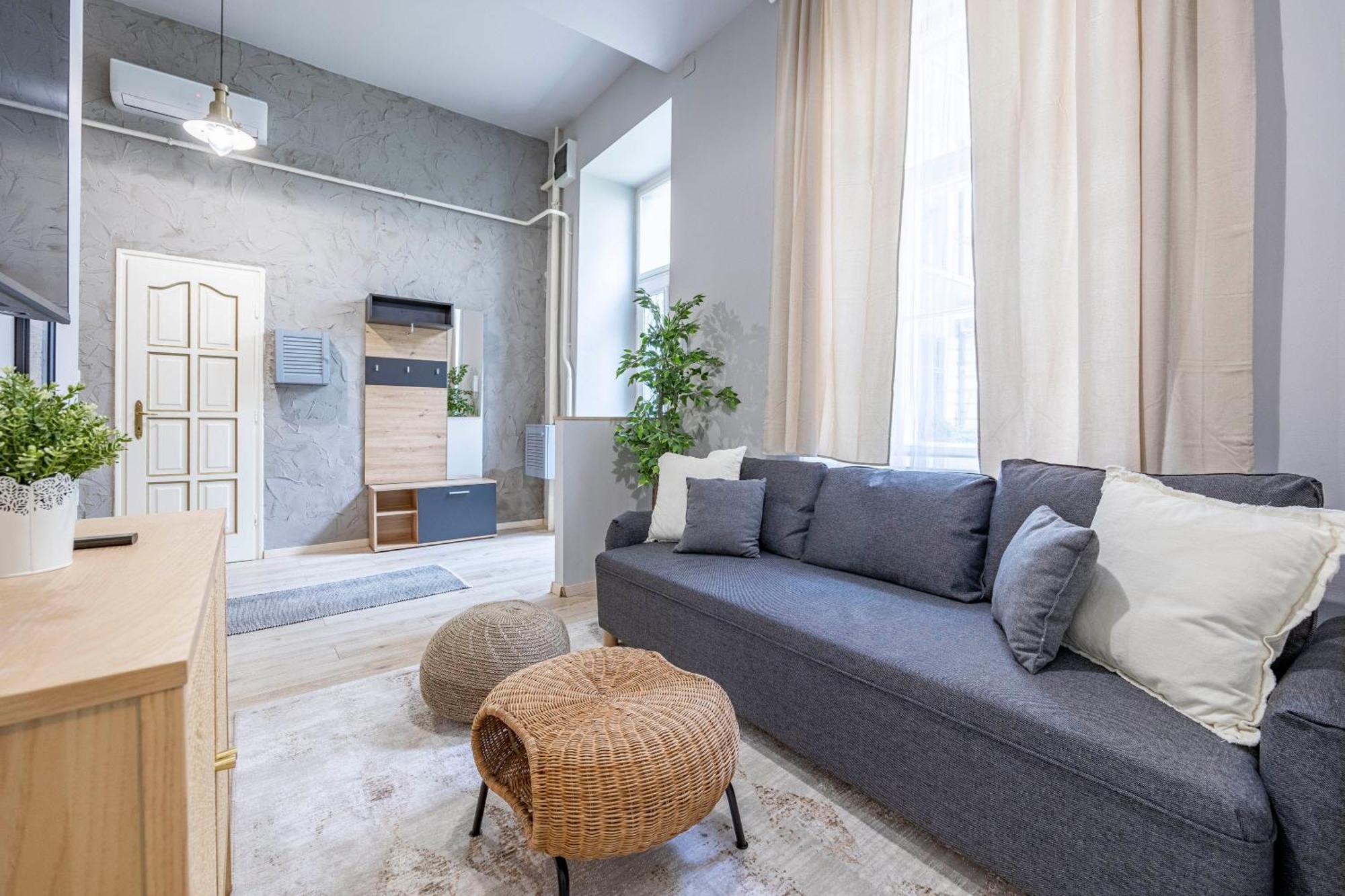 Hidden Gem With Terrace On The Andrassy Fashion Road Apartment Budapest Luaran gambar
